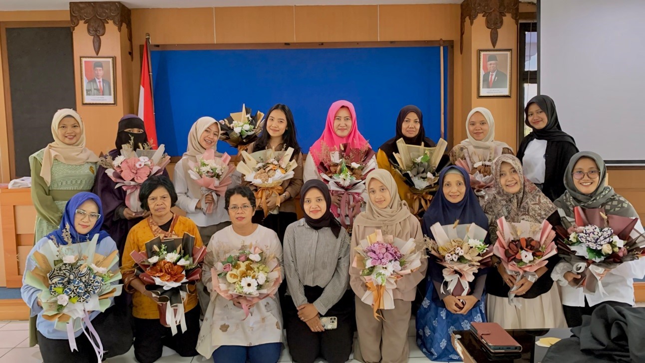 Kelas Praktek Dekorasi Buket Hampers Produk IKM Sleman