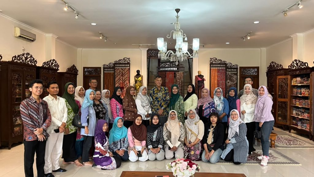 Peserta Visit Factory ke Apip's Batik